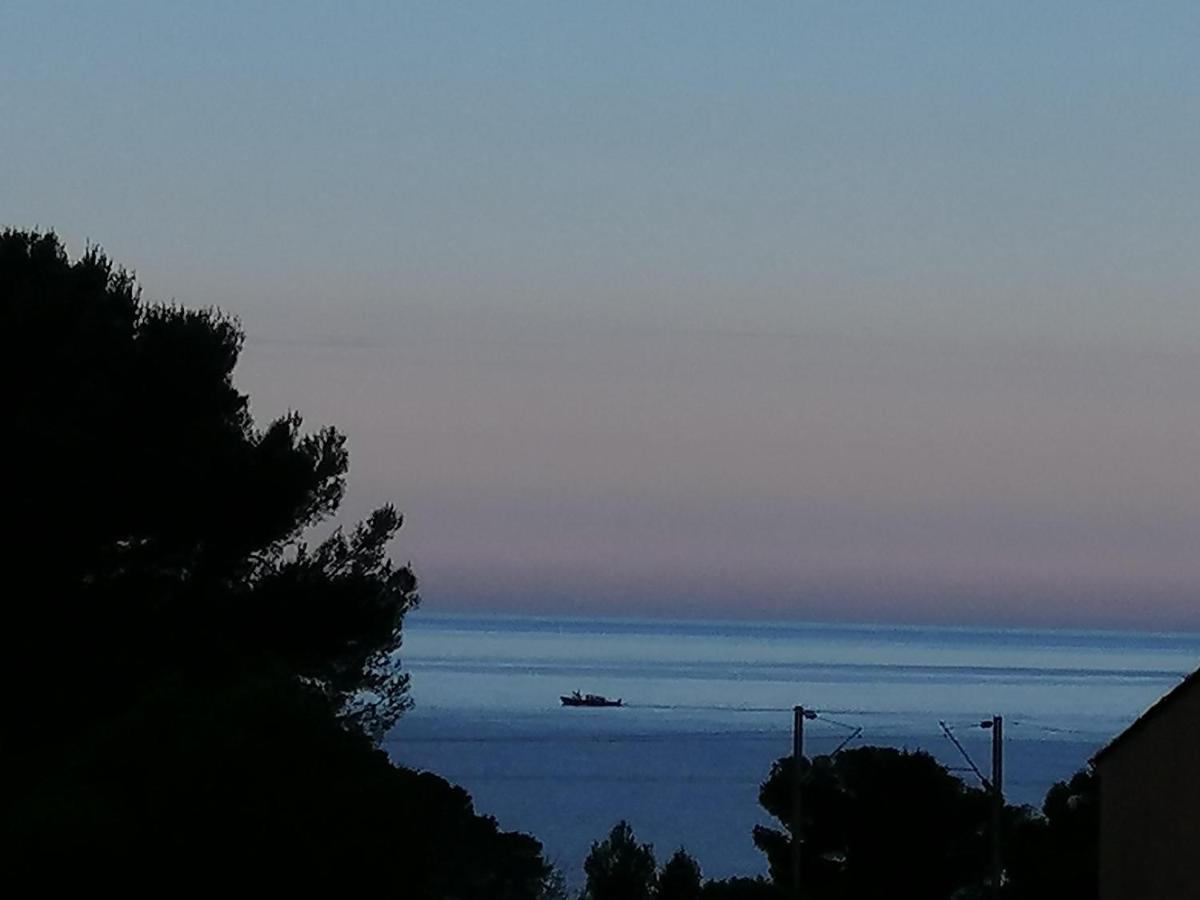 Sanary Les Gorguettes, Studio Avec Terrasse Vue Mer, A 10 Min A Pieds De La Plage Buitenkant foto