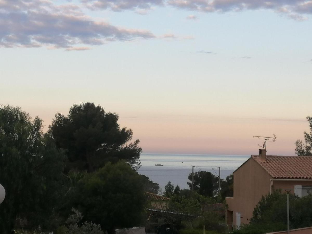 Sanary Les Gorguettes, Studio Avec Terrasse Vue Mer, A 10 Min A Pieds De La Plage Buitenkant foto